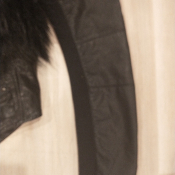 Black faux fur leather short cropped jacket‎ - Picture 4 of 7
